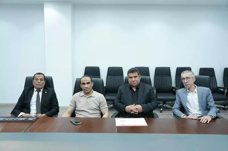 "وفد غير مكتمل".. كيف أثر استبدال المستشار القانوني بمسؤول الاعلام على فرص الأهلي لتصعيد فوري ضد اتح 